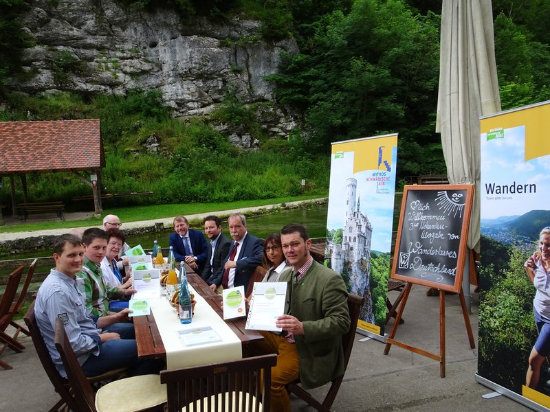©Mythos Schwäbische Alb Gemütlicher Abschluss nach der offiziellen Urkundenübergabe 