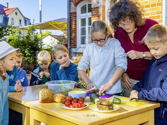 Sommerferienprogramm im Biosphärenzentrum Schwäbische Alb; Fotografie: Arnulf Hettrich.