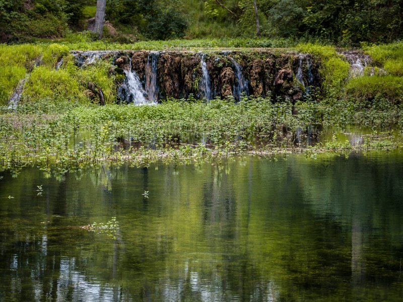 Wasserterassen bei der Wimsener Höhle © hochgehberge, Foto: Angela Hammer