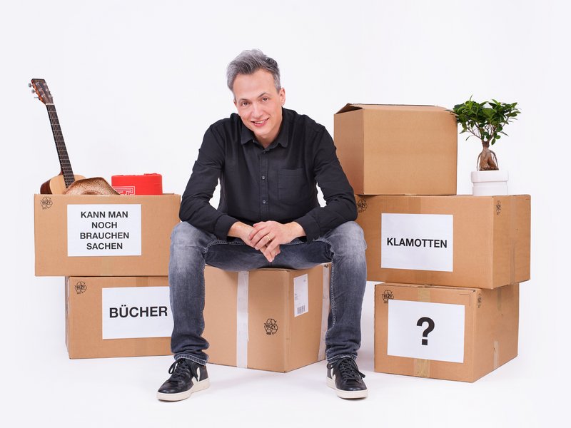 Olaf Bossi mit seinem Programm „Endlich Minimalist ...aber wohin mit meinen Sachen?!“ © Gero Gröschel